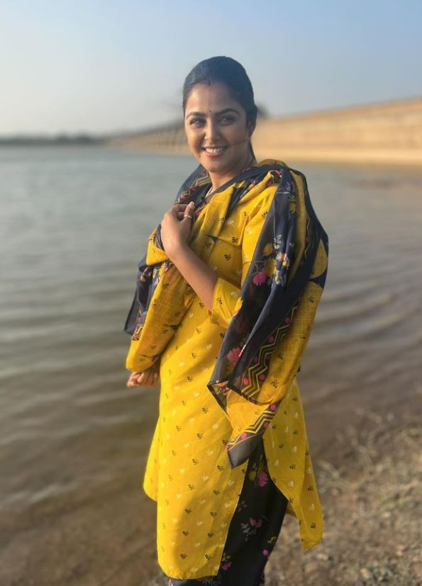 Actress Monal Gajjar Photo