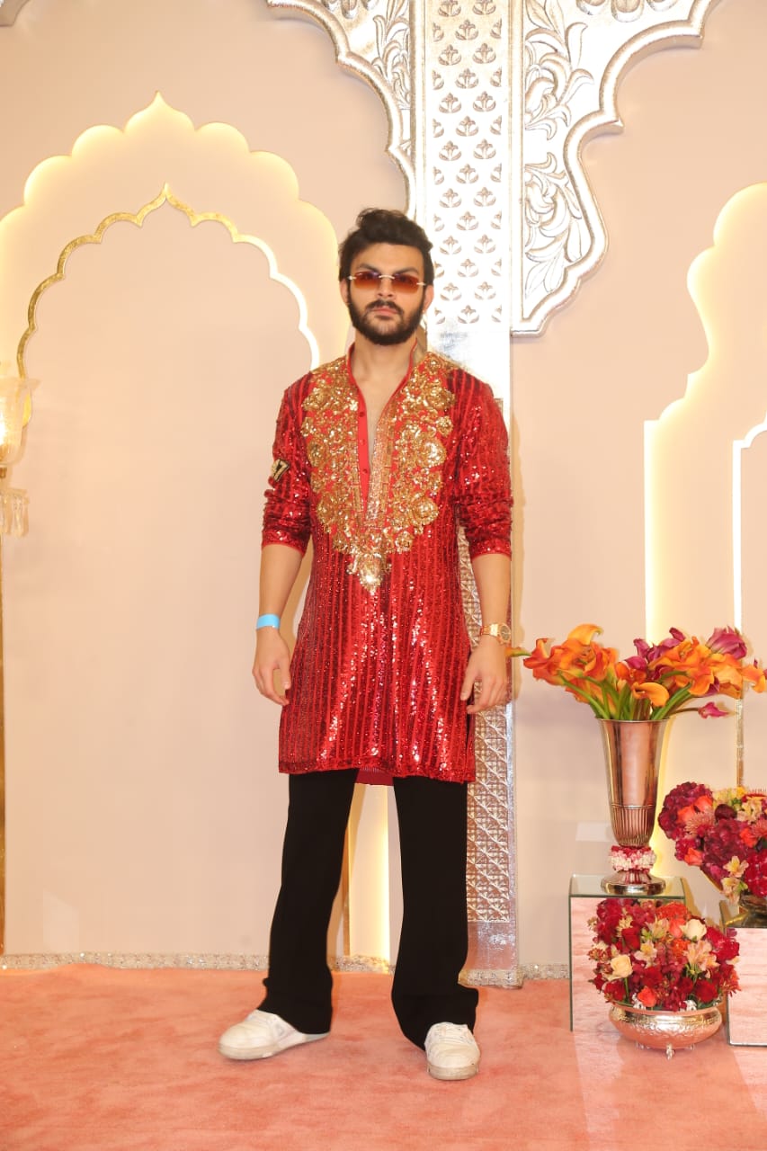 Veer Pahariya too arrived at Anant and Radhika's wedding ceremony.