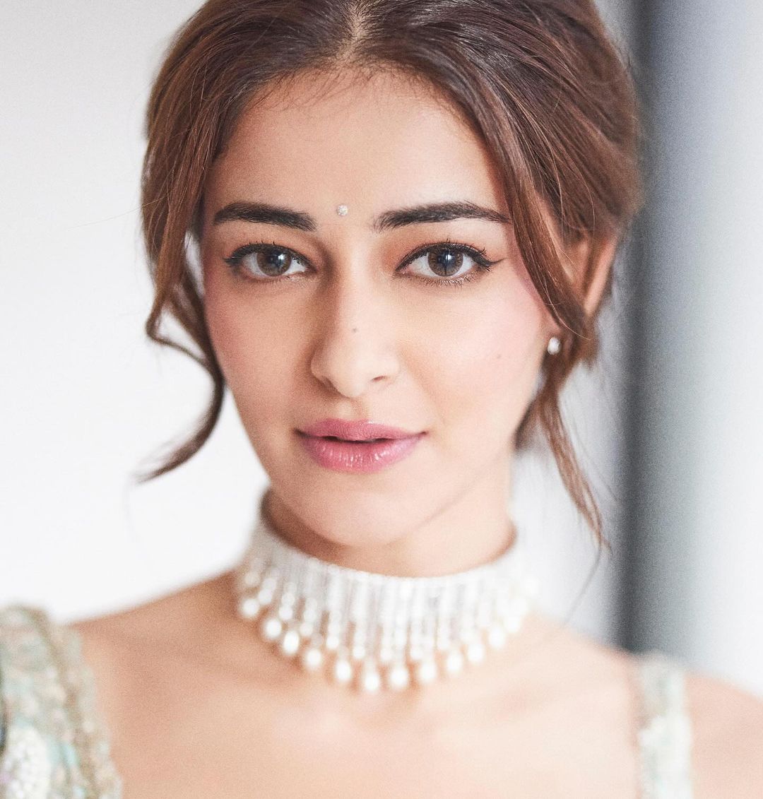 Ananya's accessories include a statement choker necklace encrusted with diamonds and pearls.