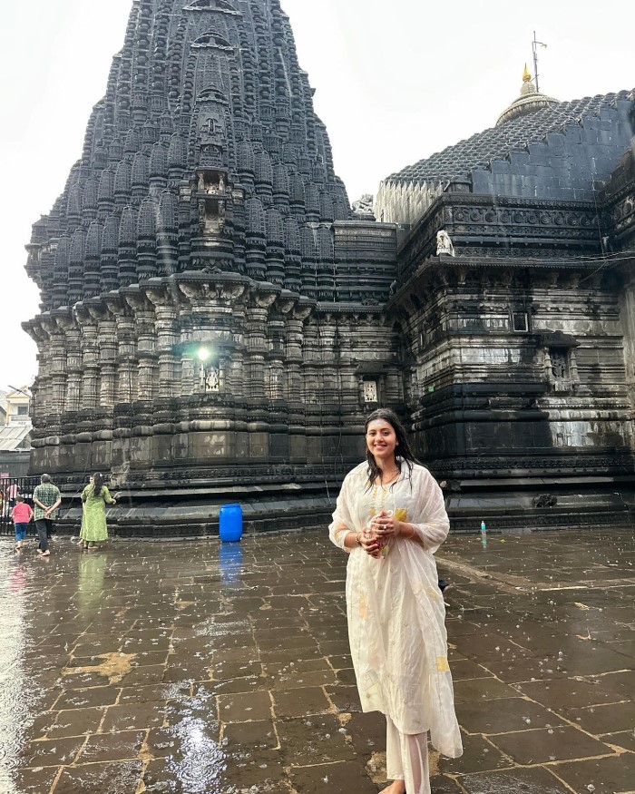 इतना ही नहीं आपको बता दें कि इसके बाद में एक वीडियो के दौरान अंजलि अरोड़ा ने लवकेश कटारिया को लेकर वोट भी मांगा