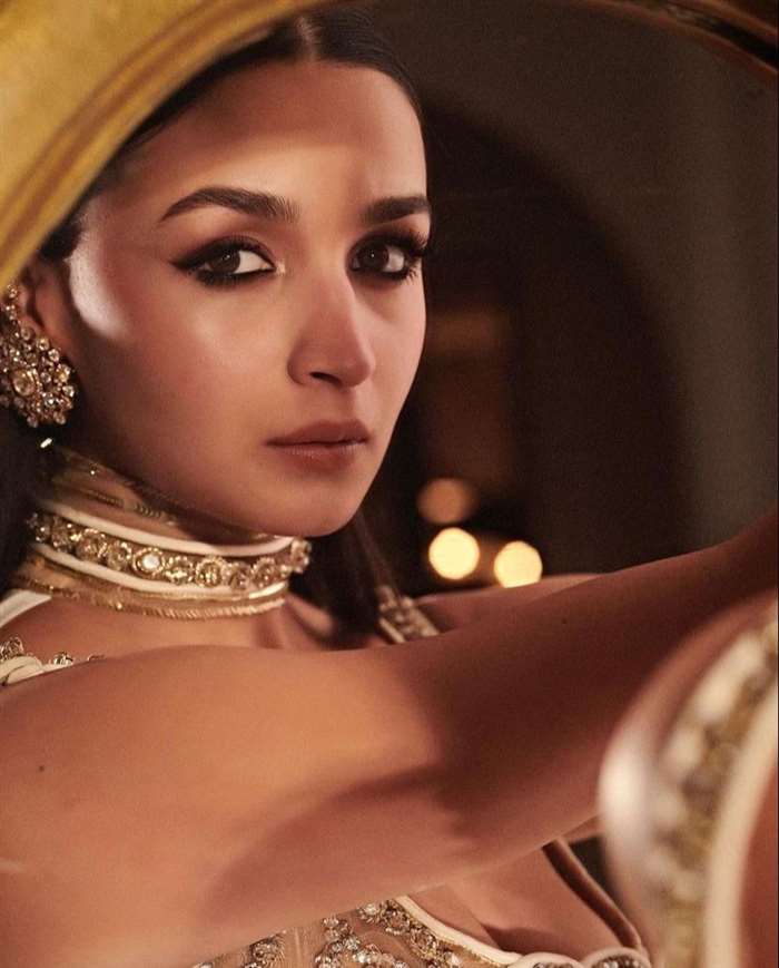 Bollywood Actresses Who Nailed the Kohl Smokey Eye Look
