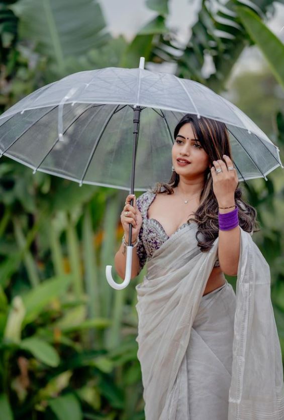 Anchor Sravanthi Photoshoot