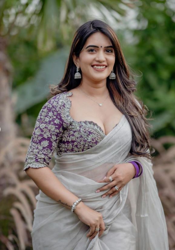 Anchor Sravanthi Photos