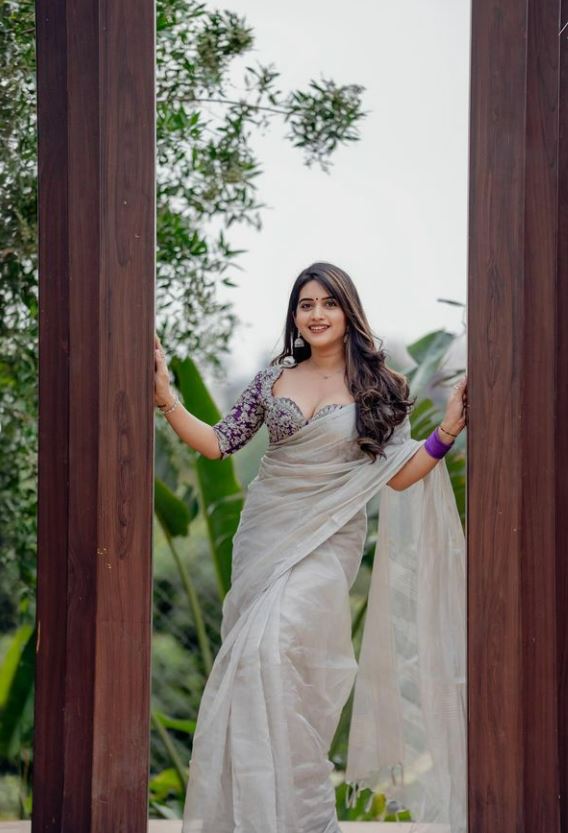 Cute Anchor Sravanthi Photoshoot