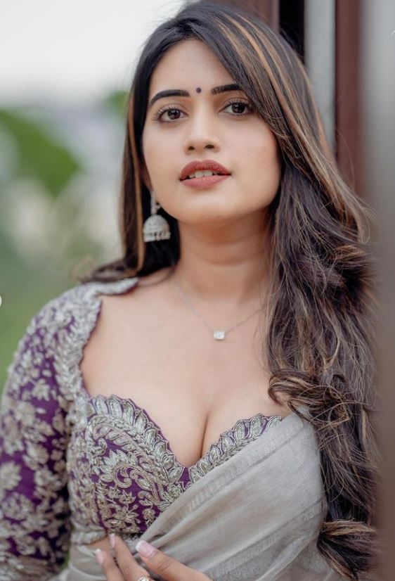 Cute Anchor Sravanthi Photos