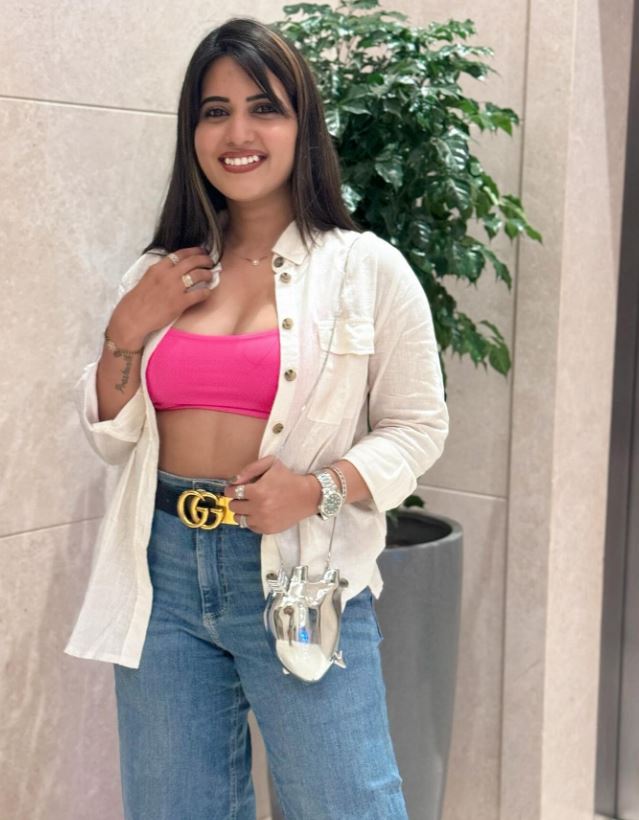 Telugu Cute Anchor Sravanthi Photos