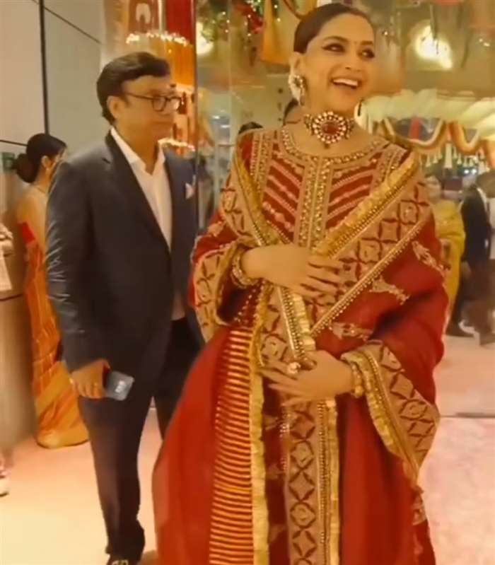 Deepika Padukone Flaunts Her Baby Bump In Anant Radhika Wedding Photos Viral
