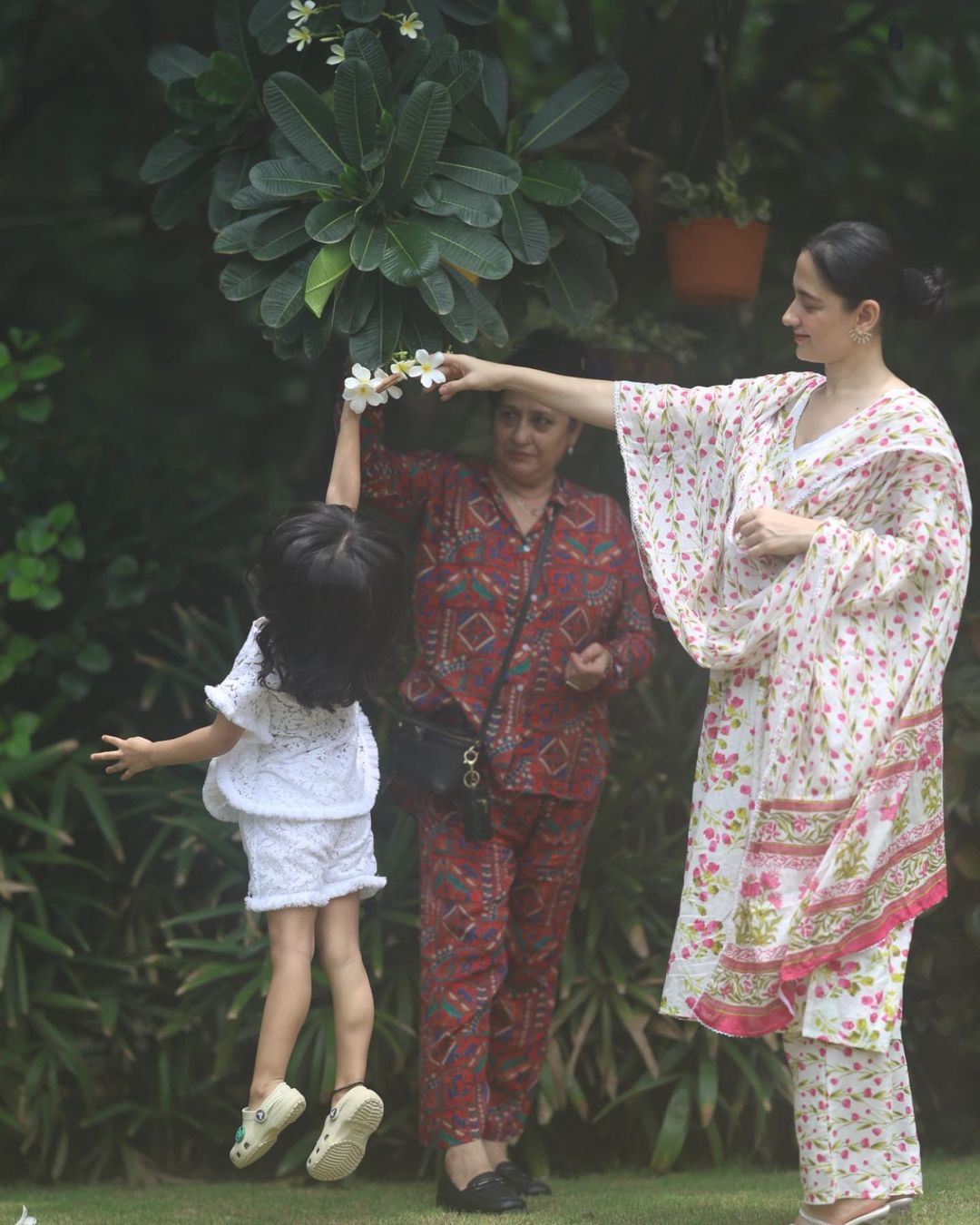 Sanjeeda Shaikh And Ayra's Breathtaking Monsoon Fashion