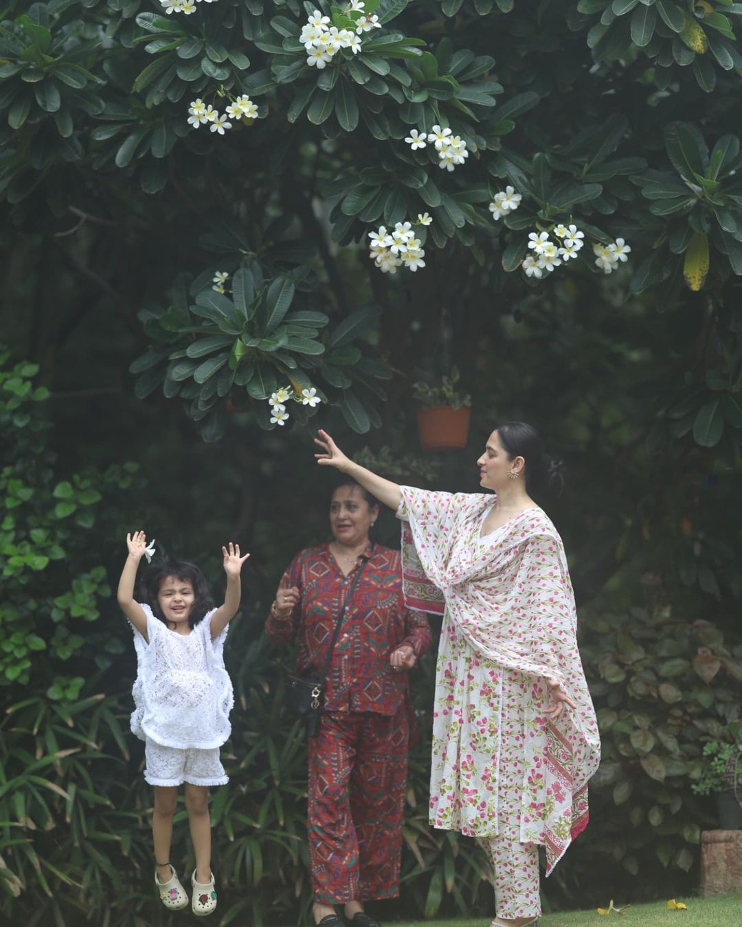 Sanjeeda Shaikh And Ayra's Breathtaking Monsoon Fashion