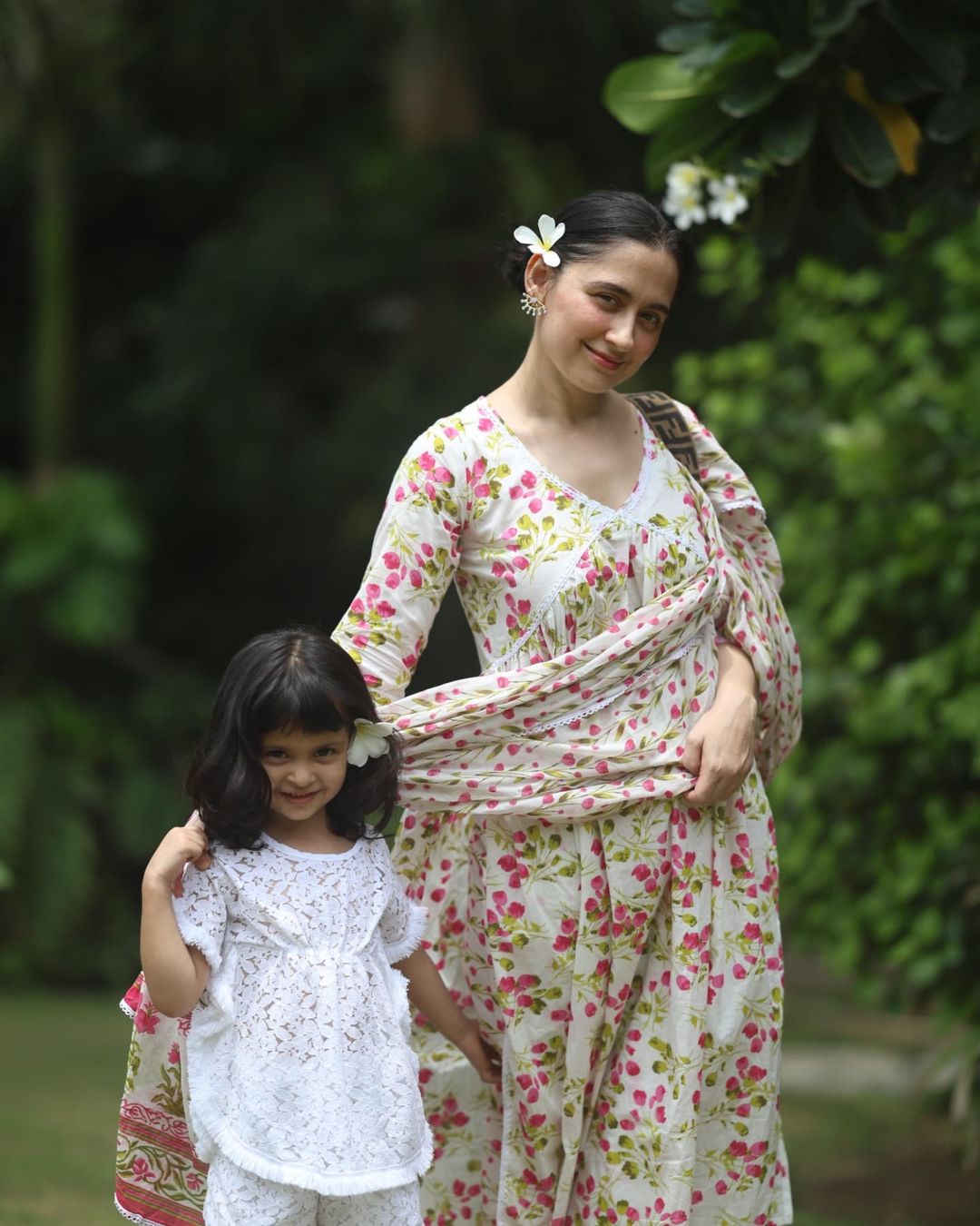 Ayra looked adorable in a white floral lace co-ord set with a U-neckline, half-sleeves