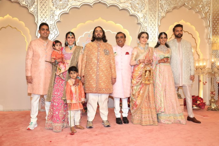 The trio was later joined by the whole family including Isha Ambani, Anand Parimal, Shloka Mehta and Akash Ambani.