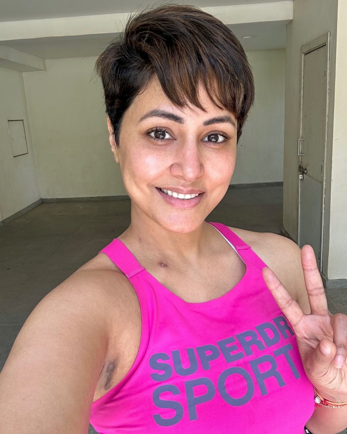 टीवी की मशहूर एक्ट्रेस हिना खान ने यह रिश्ता क्या कहलाता है शो में अक्षरा का किरदार निभा कर घर-घर में अपनी एक खास पहचान बनाई थी
