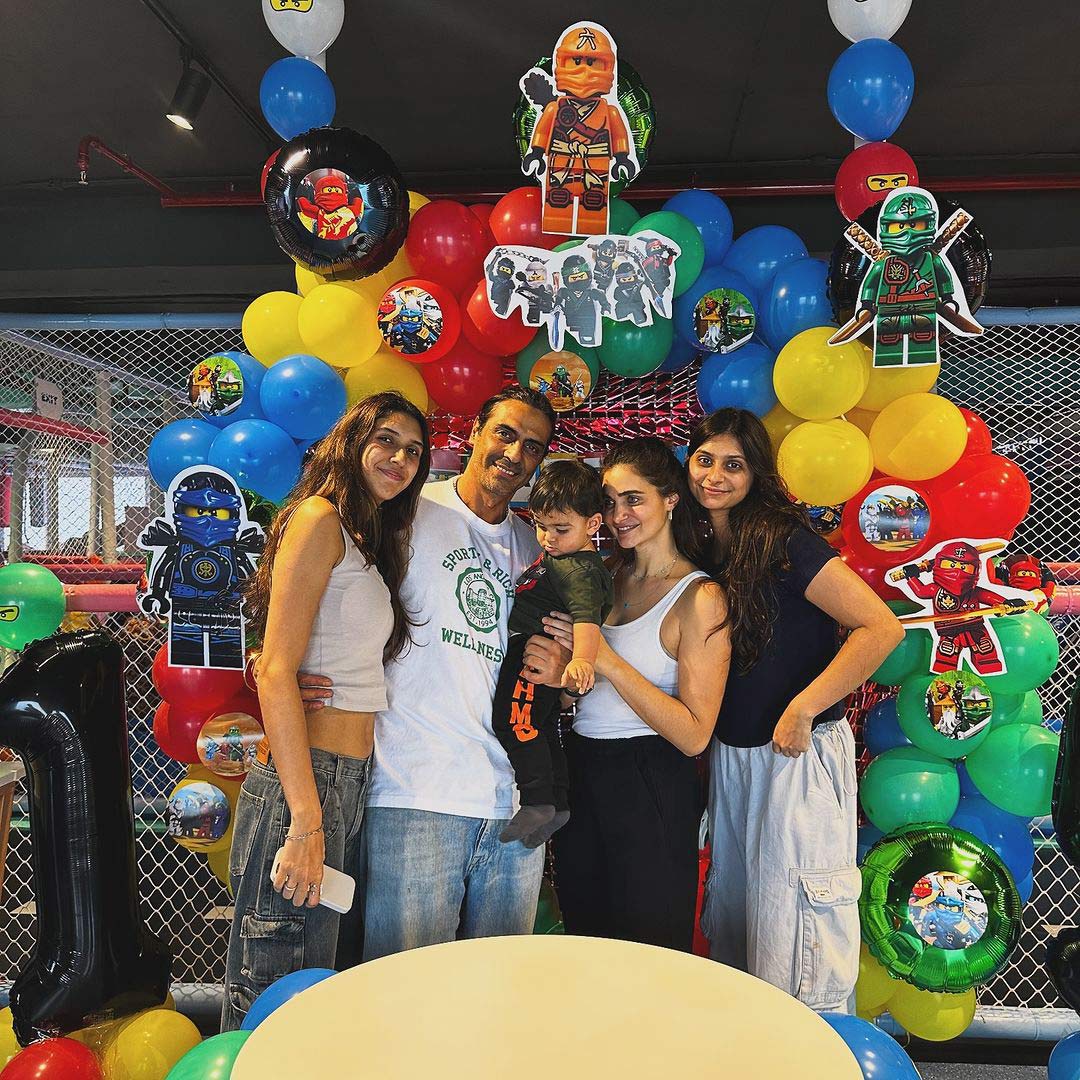 Arjun Rampal And Gabriella Demetriades cake-cutting ceremony.