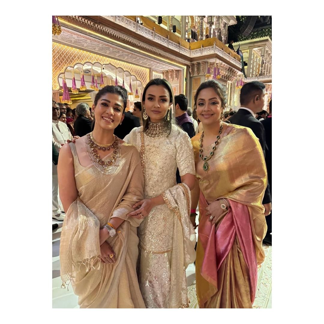 Mahesh Babu's wife Namrata Shirodkar shares a candid pic with Nayanthara and Jyothika.