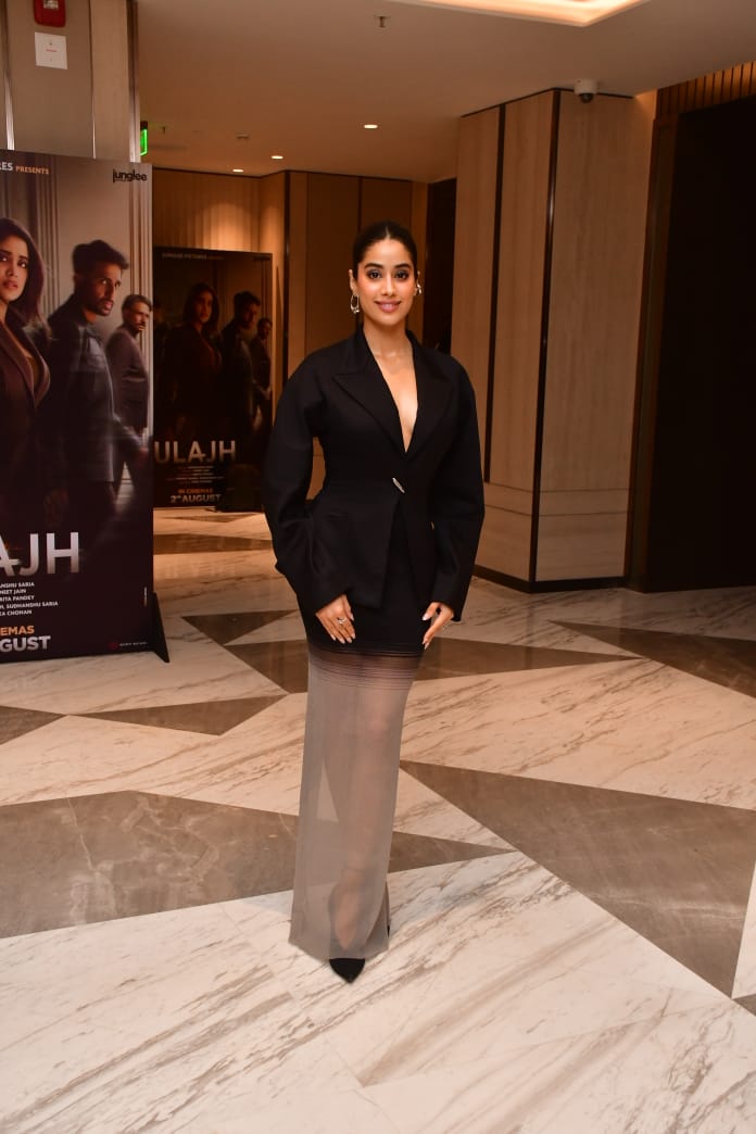 Janhvi donned a black satin blazer paired with a body-hugging skirt.