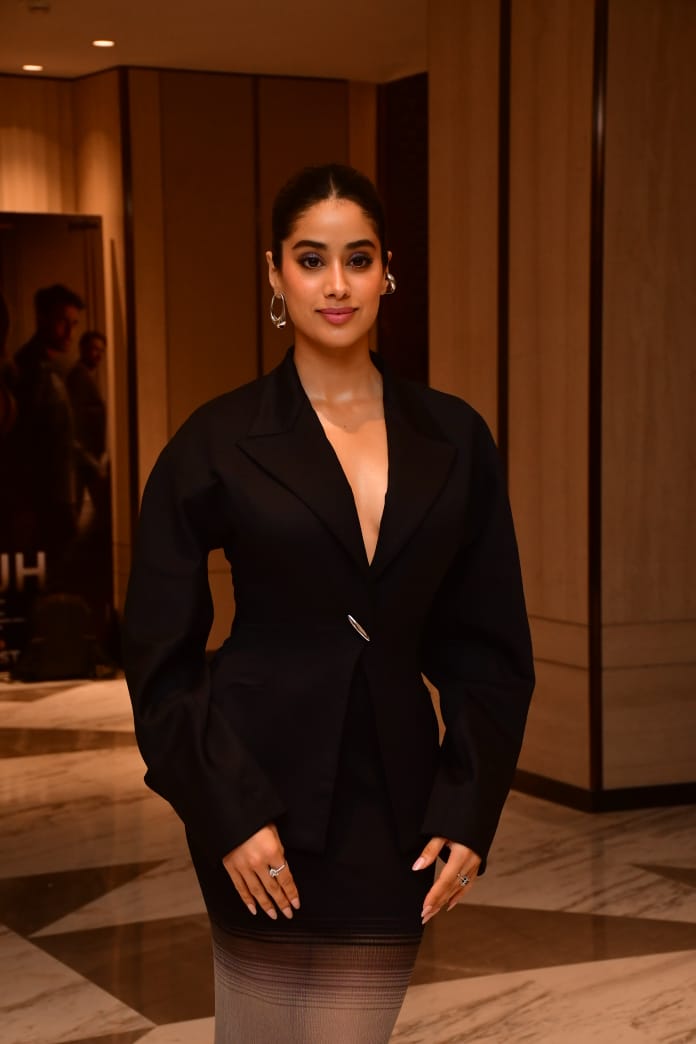 Janhvi donned a black satin blazer paired with a body-hugging skirt.