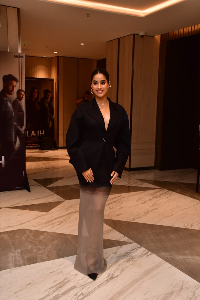 Janhvi donned a black satin blazer paired with a body-hugging skirt.