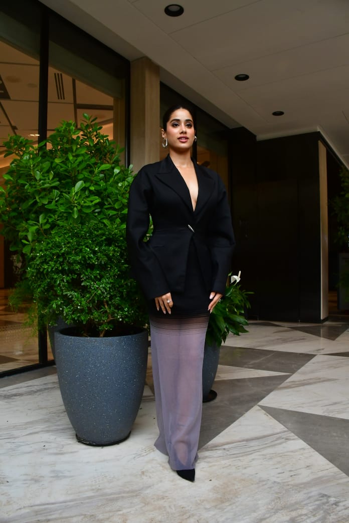 Janhvi donned a black satin blazer paired with a body-hugging skirt.