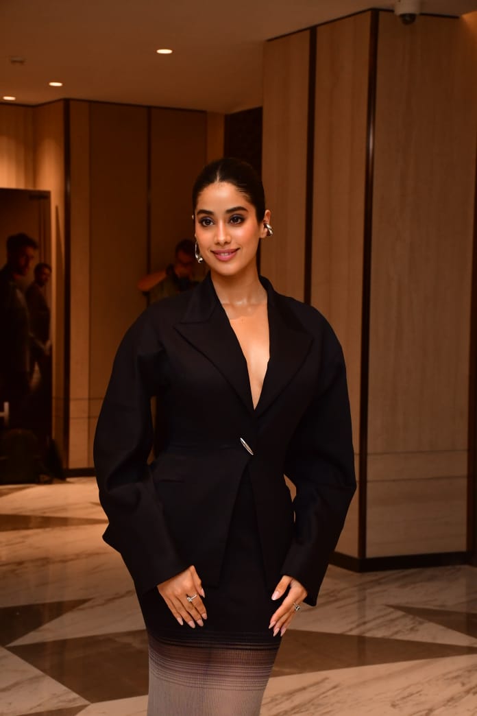 Janhvi donned a black satin blazer paired with a body-hugging skirt.