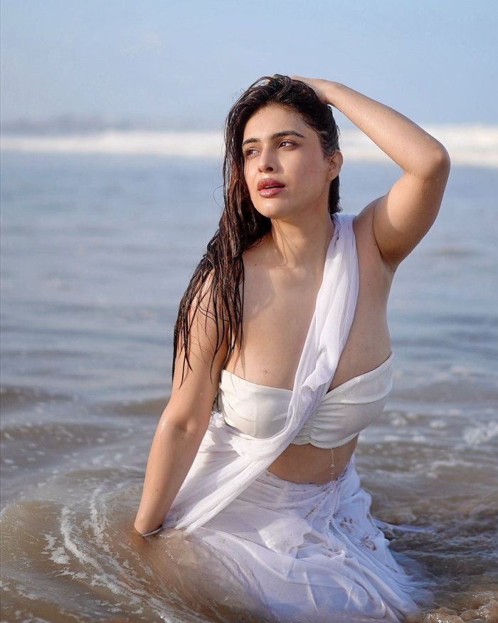 In a recent photoshoot, Nehhaa is seen donning a white saree paired with a sleeveless blouse