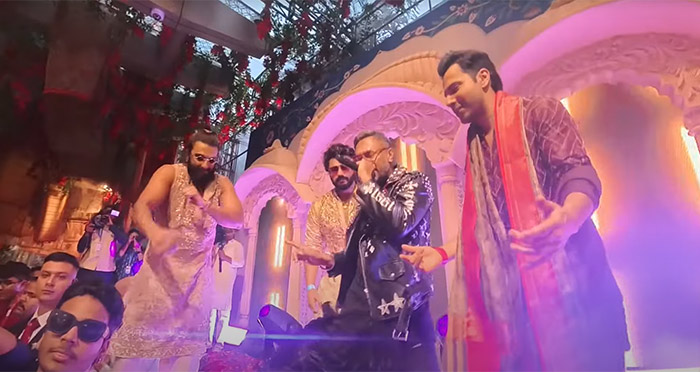 Ranveer Singh, Varun Dhawan, Arjun Kapoor spotted enjoying Honey Singh's performace at Anant-Radhika's baraat.