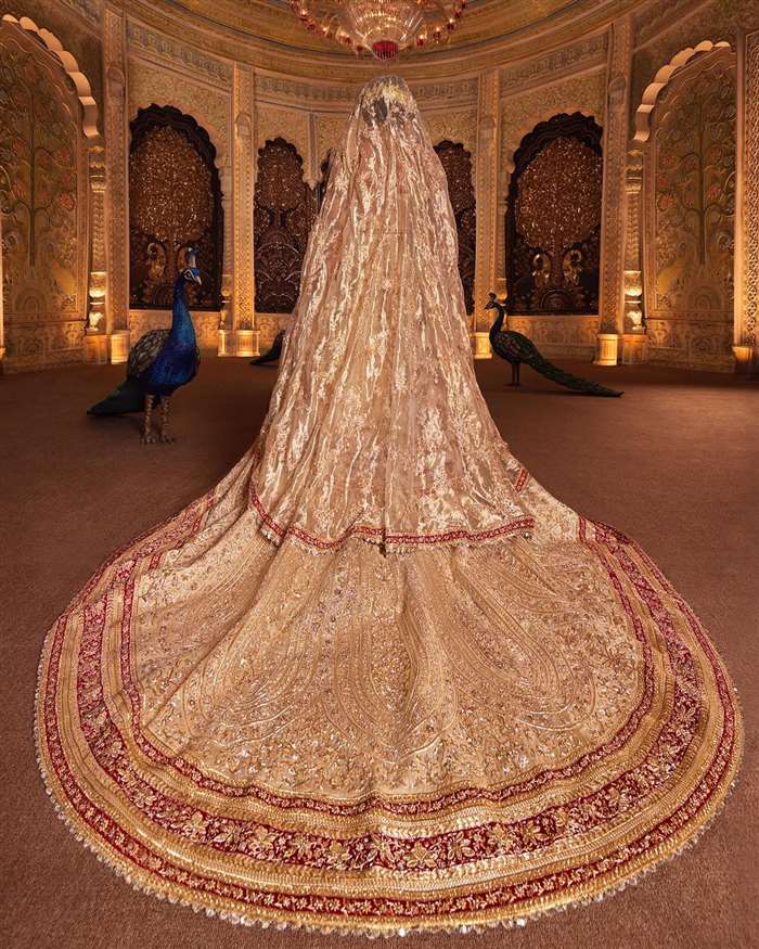 Radhika Merchant Embodies Royal Beauty In Her Exquisite Bridal Lehenga & Heirloom Jewels
