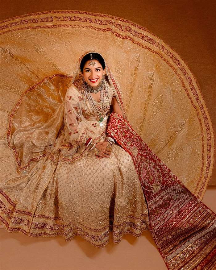 Radhika Merchant Embodies Royal Beauty In Her Exquisite Bridal Lehenga & Heirloom Jewels