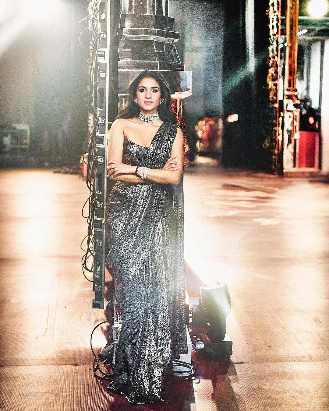 Radhika Merchant's sangeet look is a perfect blend of tradition and modernity in a stunning chainmail saree