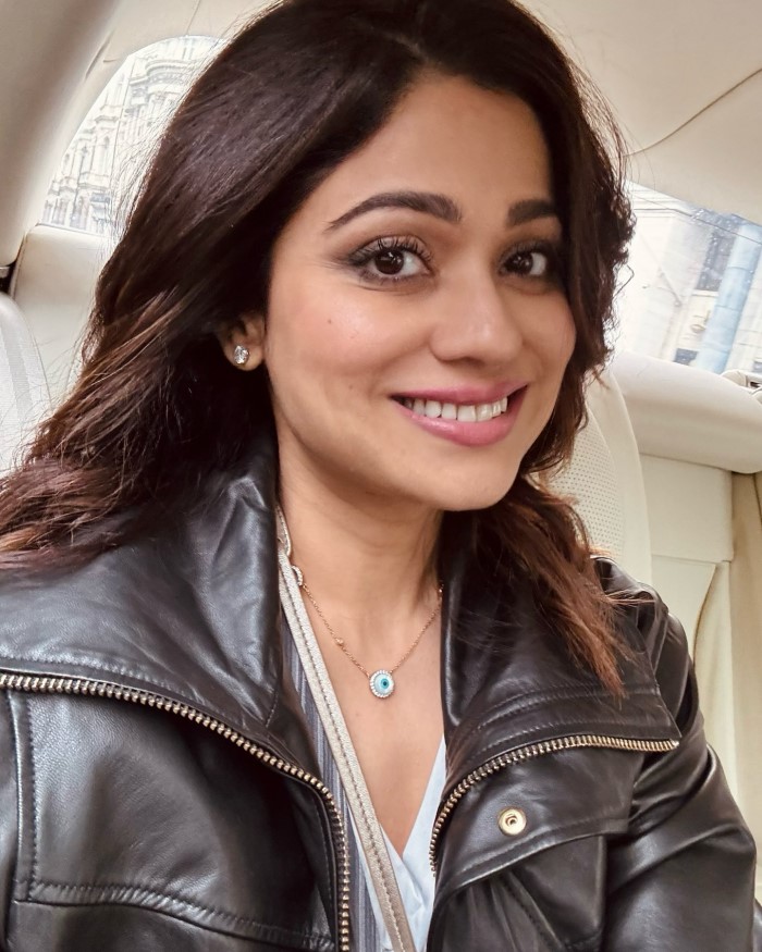 शमिता शेट्टी ने हाल ही में एक क्रिप्टिक पोस्ट शेयर किया और इसमें उन्होंने बताया कि जिंदगी में कोई भी ऐसा नहीं है जो उनको प्यार दे पाए और उनको प्यार कर सके।