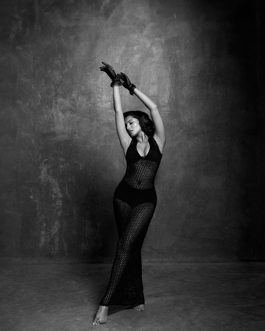 Tara Sutaria's breathtaking black gown sets social media on fire.