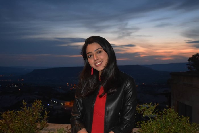 इसी के अलावा आपको बता दें की झील मेहता ने कुछ महीने पहले ही बॉयफ्रेंड आदित्य दुबे के साथ में सगाई कर ली थी