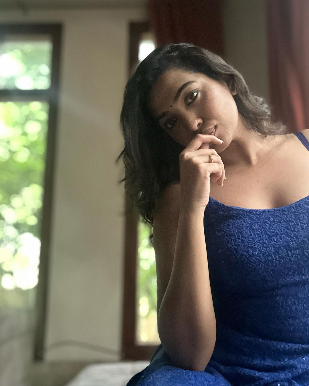 వీపు అందాలు చూపిస్తూ రెచ్చిపోయిన టాలీవుడ్ హీరోయిన్ (ఫొటోలు) | Tollywood ...