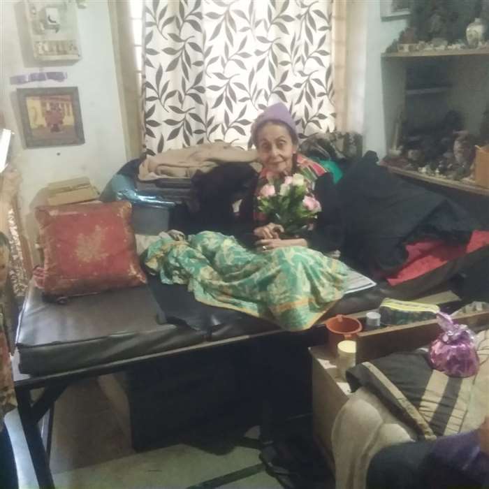 she retired from acting and shifted to Nashik.