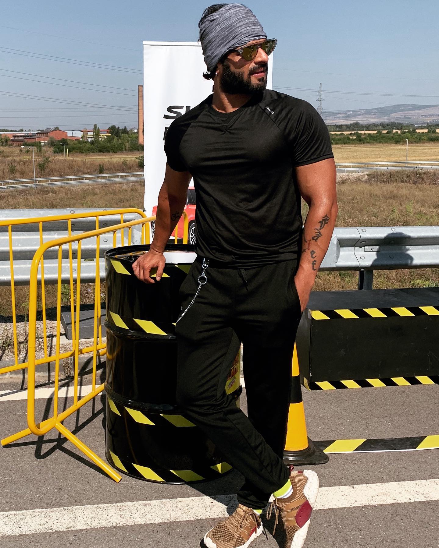 karan patel shared a post asking for work