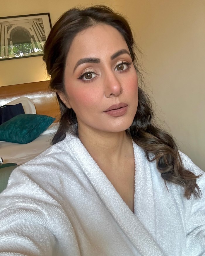 हिना खान ने यह भी बताया कि उनका मुंबई के कोकिलाबेन हॉस्पिटल में इलाज भी चल रहा है