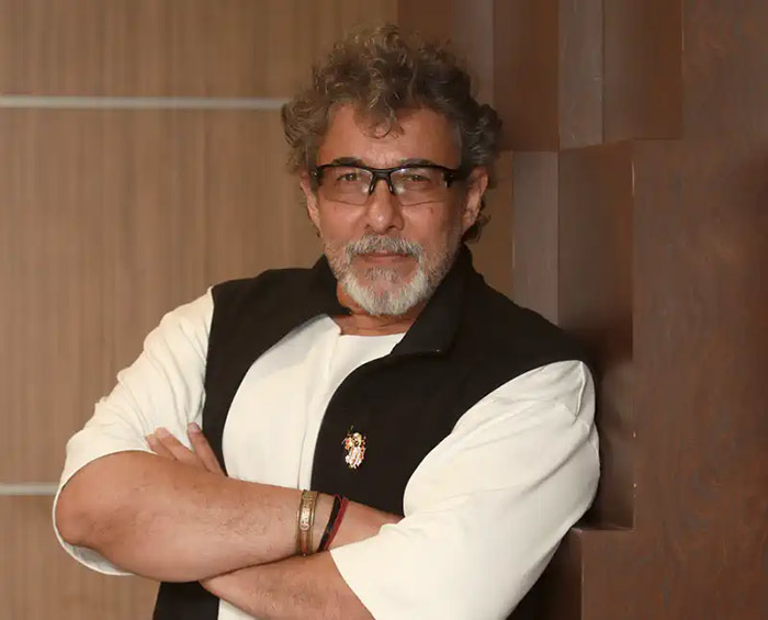 हालांकि शिवानी ने भी अपनी साइड की स्टोरी सुनाई। जिसमे उन्होंने कहा कि दीपक ने सिर्फ उनको बदनाम करने के लिए ये सब कहा है
