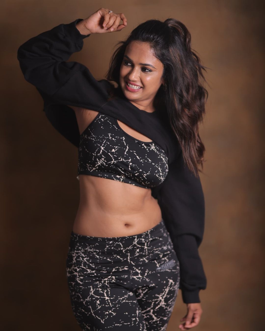 Ariyana Glory Latest Photos, Ariyana Glory Hot Pics, Ariyana Glory Images, Ariyana  Glory Instagram - Filmibeat