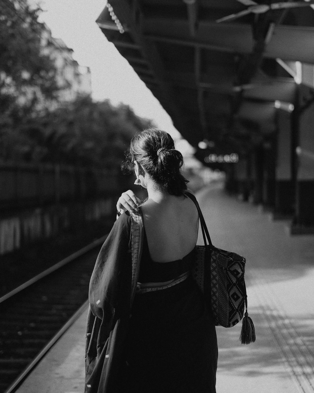 Ayesha Khan latest photoshoot in a stunning blue saree