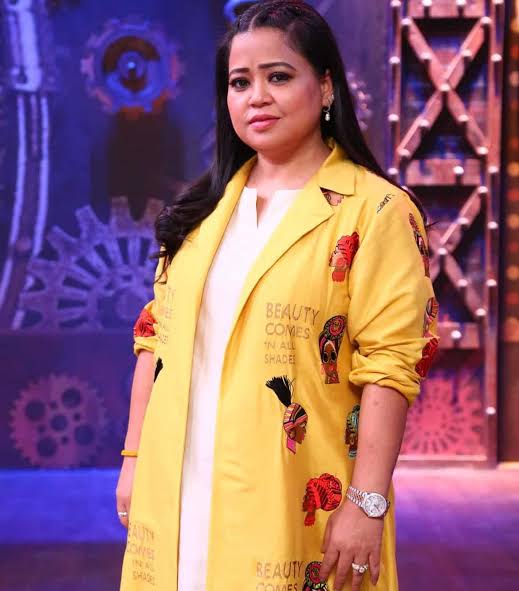 भारती सिंह ने देबीना के साथ में बातचीत के दौरान कहा कि वह डेसपरेटली एक बेटा चाहती है और उन्होंने सोचा था कि उनको बेटी होगी लेकिन बेटा हो गया था