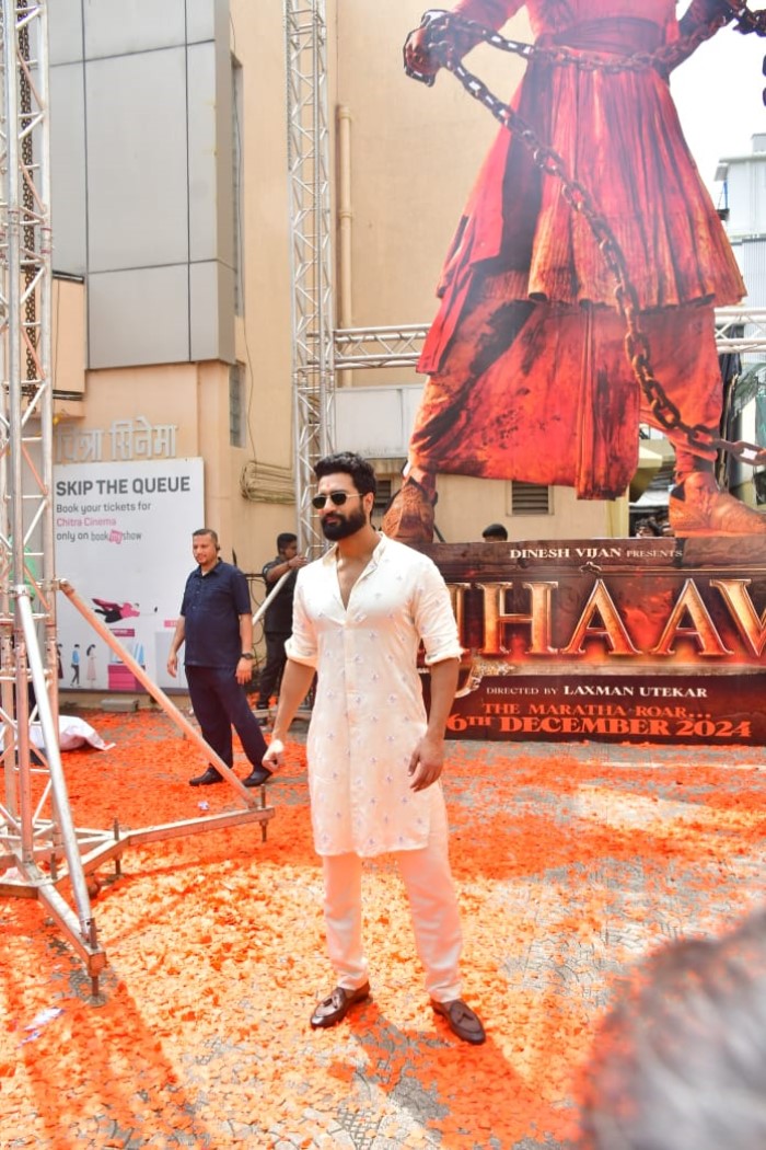 He looked handsome in an all-white kurta during the promotions.