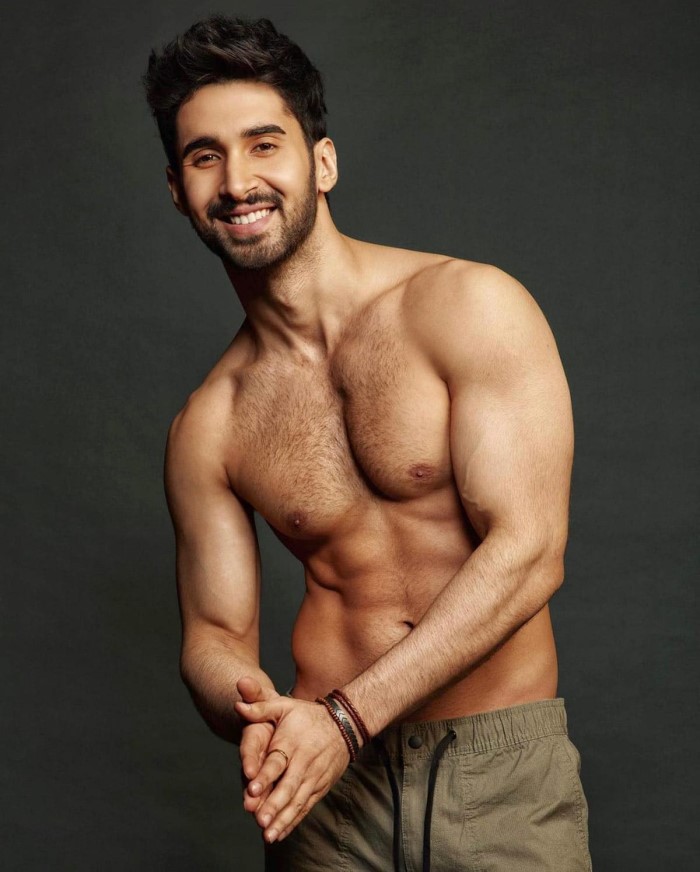 Lakshya is a new face in Bollywood, but his fit and sculpted body has already caught everyone’s attention