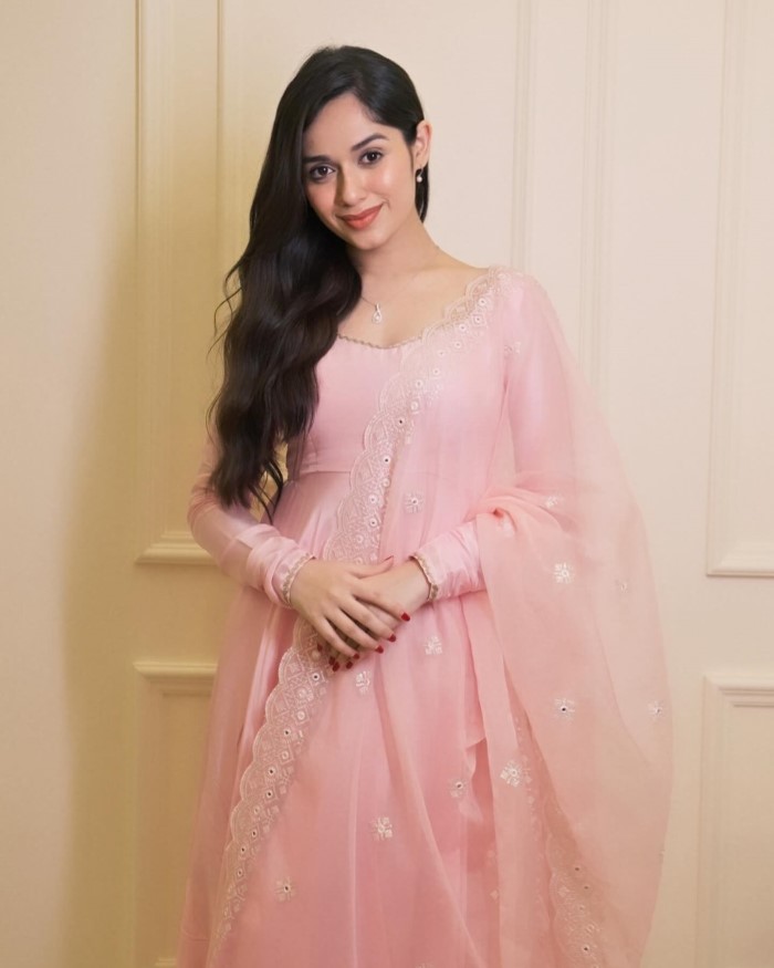 जन्नत जुबैर टीवी की एक मशहूर अभिनेत्री है और आपको बता दें कि उन्हें बीते सालों में काफी ज्यादा उभरते हुए देखा गया है।