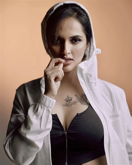 Jyothi Poorvaj looks firey hot in this pictures