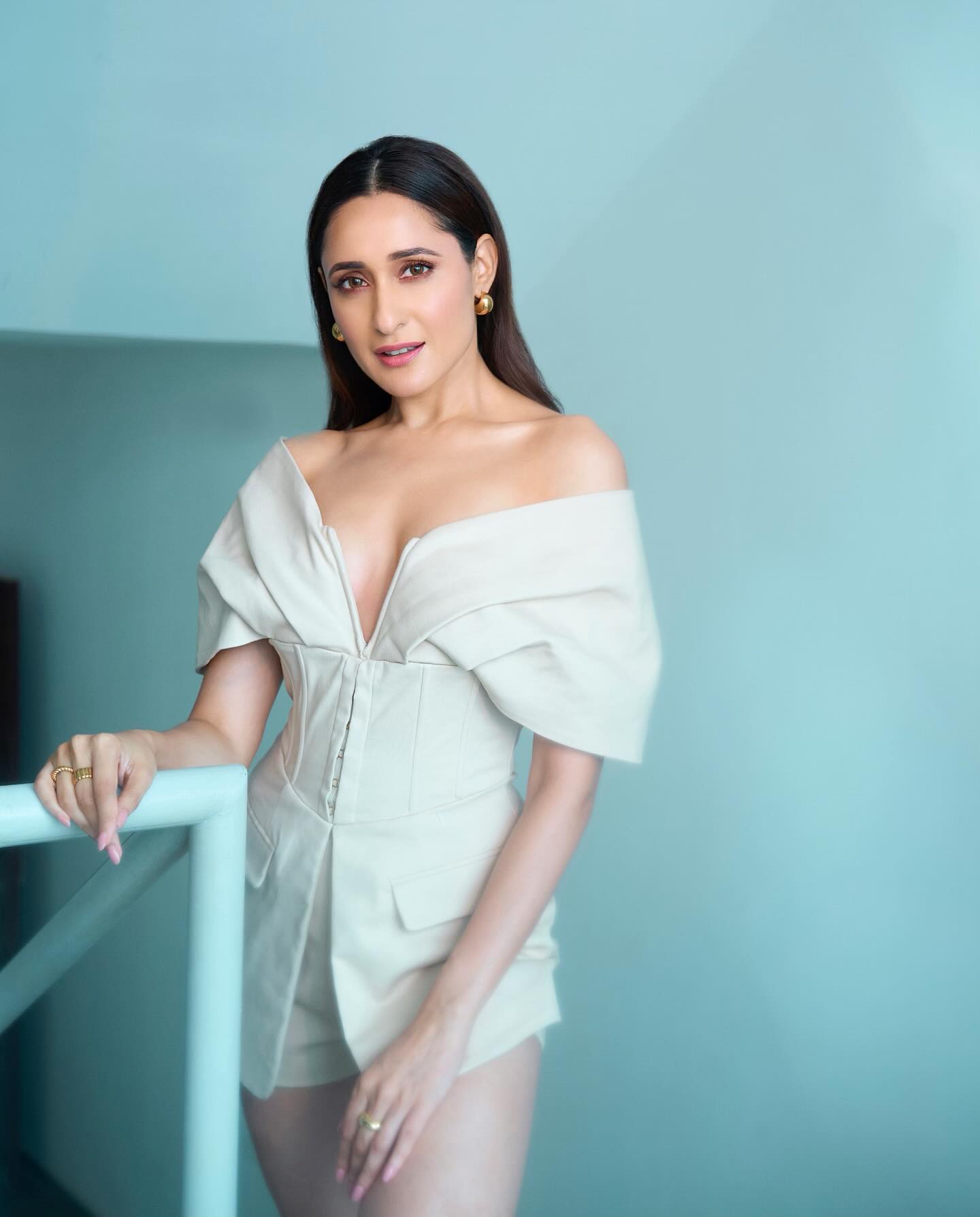 Pragya Jaiswal as Nayna Mehra Tanwar