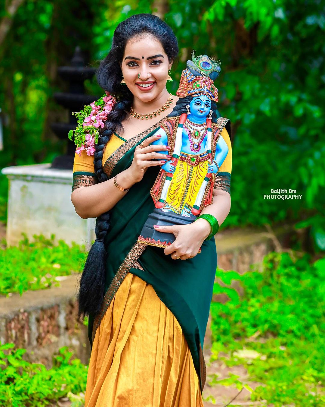 Malavika wore a traditional davani (half saree) in vibrant colors