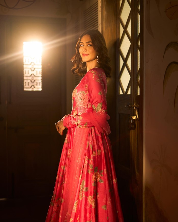 अब जल्दी ही मृणाल ठाकुर की पूजा मेरी जान फिल्म रिलीज होने को है और हाल ही में एक्ट्रेस ने खुलासा किया कि यह मौका उनके हाथ से जाने वाला था