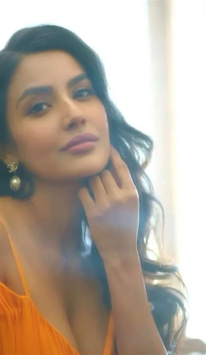 Priya Anand’s Latest Photoshoot Goes Viral: A Stunning Display of Glamour