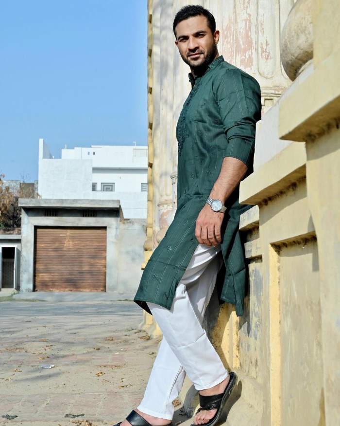 इसी के चलते मोहम्मद नाजिम के लिए कोई भी किरदार मिलना बहुत ज्यादा मुश्किल था। इसी के लिए उन्हें टीवी इंडस्ट्री में एक बार फिर से वापसी करने के लिए थोड़ा वक्त लगा। लेकिन अब वह शमशान चंपा सीरियल में बहुत ही अलग सीनियर किरदार निभाते नजर आएंगे।