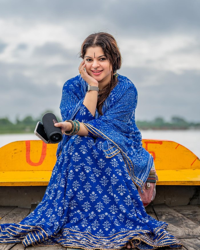 टेलीविजन की मशहूर एक्ट्रेस स्नेहा वाघ अपनी खूबसूरती और एक्टिंग के अलावा अपनी निजी जिंदगी को लेकर भी काफी ज्यादा चर्चा का विषय बनी रही
