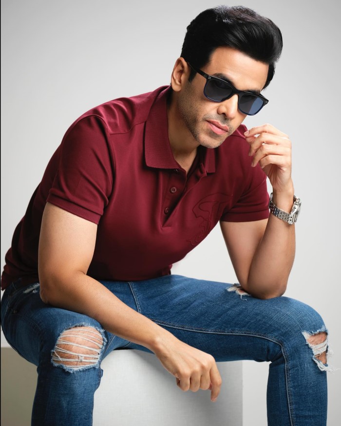 बॉलीवुड के सुपरस्टार जितेंद्र के बेटे तुषार कपूर बॉलीवुड के एक मशहूर अभिनेता है